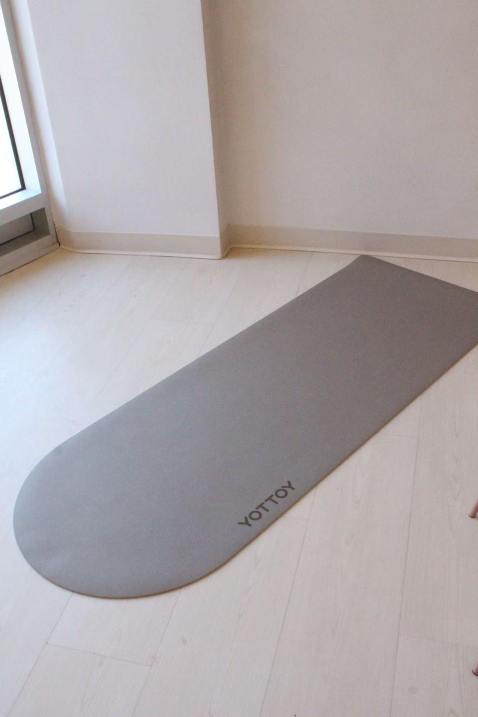 Moon shape Natural rubber yoga mat