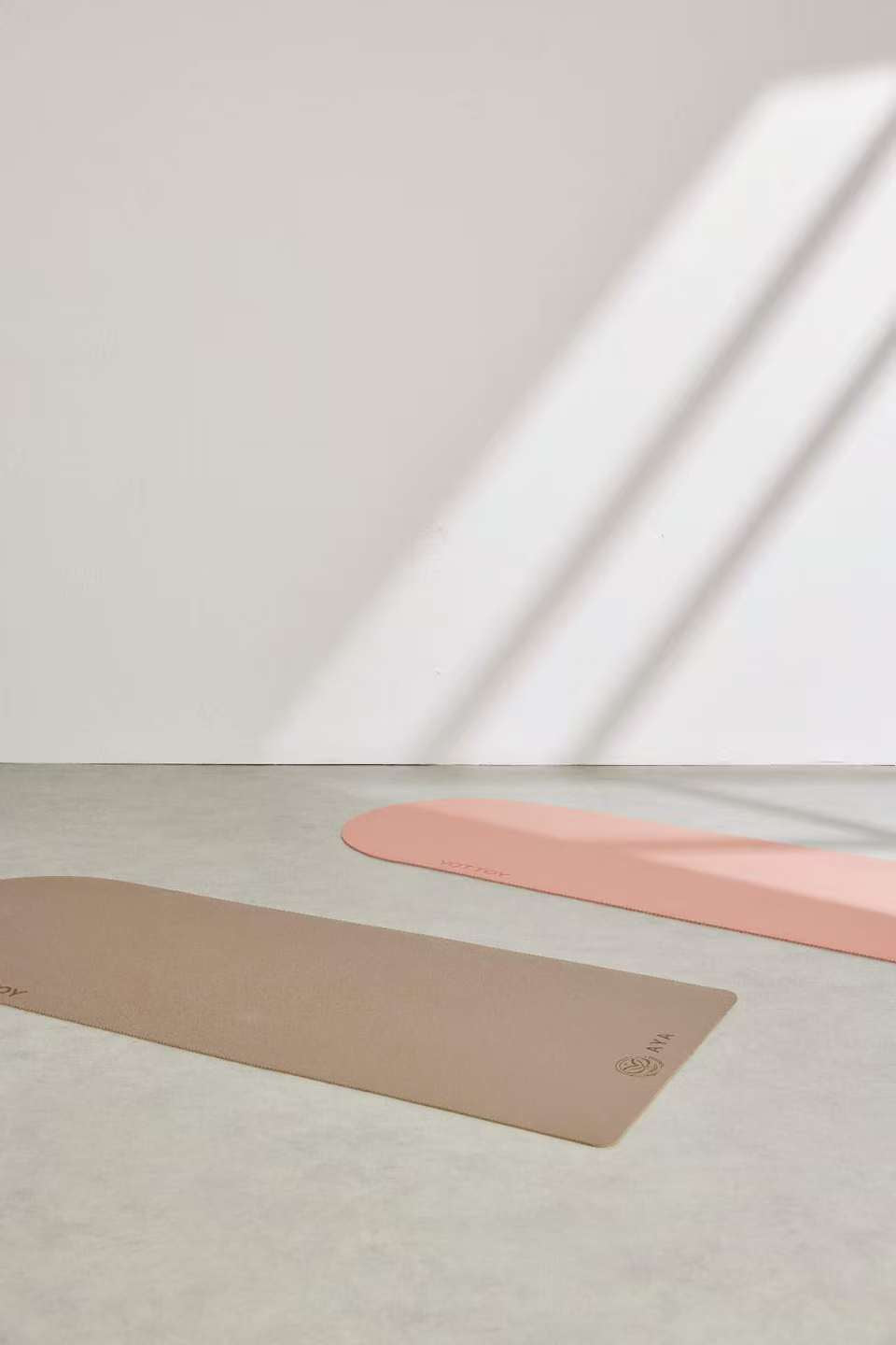 Moon Shape Natural Rubber Yoga Mat with 5 mm thickness