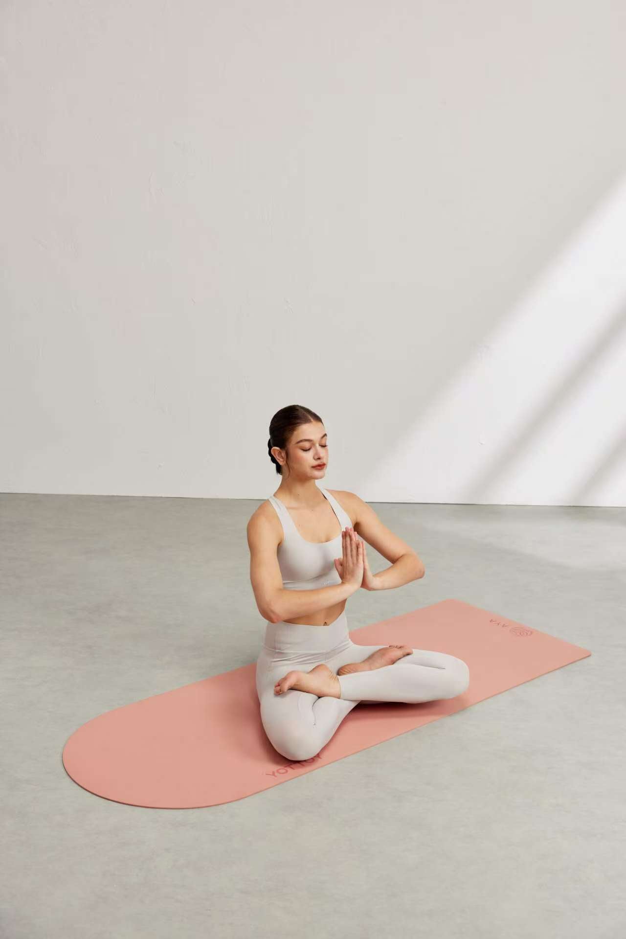 Moon Shape Natural Rubber Yoga Mat with 5 mm thickness